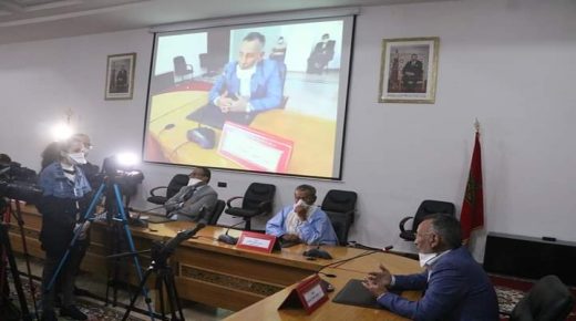 والي جهة الداخلة يترأس اجتماعا حول الرؤية الاقتصادية لما بعد كورونا