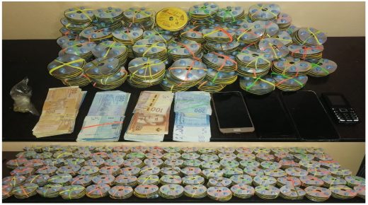 فتح تحقيق للتحقق من الأفعال الإجرامية المنسوبة لثلاثة أشخاص يشتبه في تورطهم في حيازة وترويج عقاقير طبية بدون رخصة.