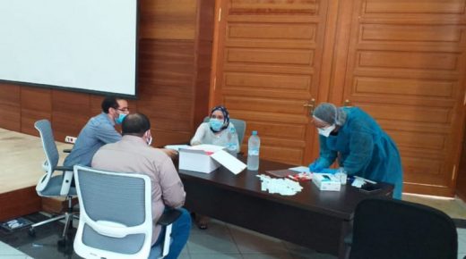 موظفي الدائرة القضائية بمراكش يخضعون للتحاليل المخبرية الكاشفة عن الجائحة