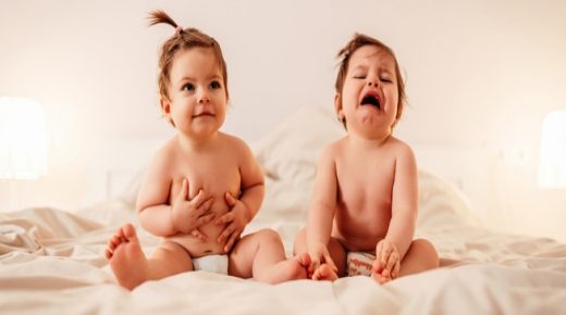 تحديات تربية التوأم: إليك أهمها