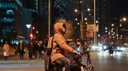بعض الدول تشهد “زيادات طفيفة” في الإصابات بعد تخفيف قيود