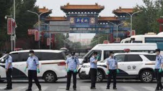 بكين تغلق مناطق مع ظهور بؤرة جديدة لكورونا