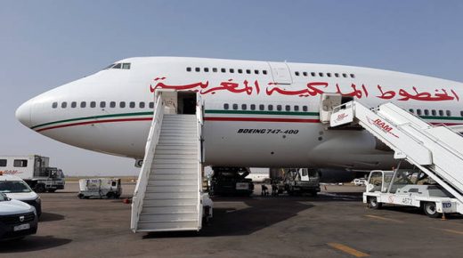 الخطوط الملكية المغربية تؤكد الوفاء بالتزاماتها بنقل المواطنين المغاربة وزبنائها