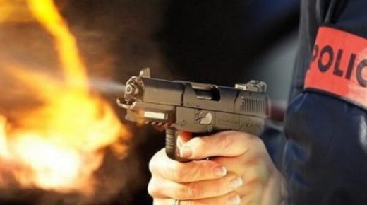 ضابط أمن يضطر لإشهار سلاحه الوظيفي دون استخدامه لتوقيف شخصين كانا في حالة سكر واندفاع قوية