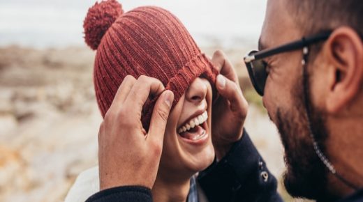 الأزواج الذين يضحكون معًا يبقون لفترة طويلة معًا