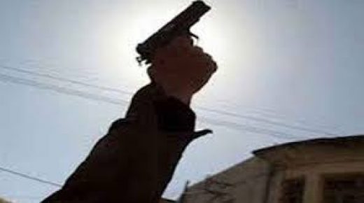 قلعة السراغنة: إطلاق رصاصة تحذيرية لتوقيف شخص عرض عناصر الشرطة لاعتداء جسدي خطير