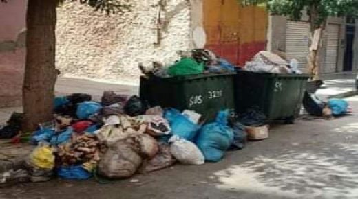 بعد 5 ساعات من الاضراب.. عمال النظافة بوجدة يستأنفون عملهم مع الشركة الجديدة