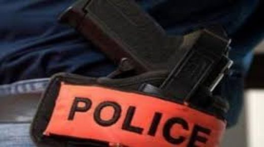عناصر أمنية تضطر لاستعمال أسلحتها الوظيفية لتوقيف شخص عرّض والديه وعناصر الشرطة لتهديدات خطيرة