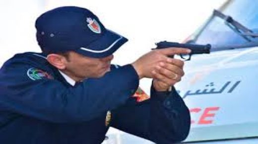 عناصر أمن يضطرون لإشهار أسلحتهم الوظيفية دون استعمالها لتوقيف شخص عرض المواطنين لتهديد جدي