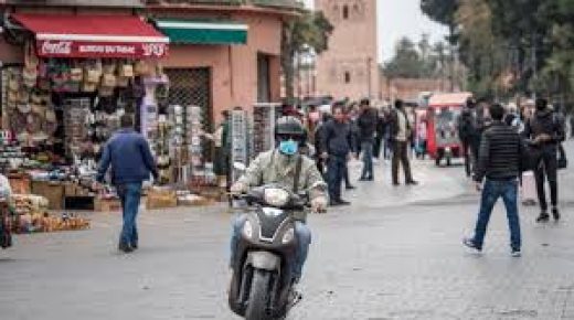 السلطات المحلية بمراكش تكثف من عمليات التحسيس بخطورة تفشي كوفيد-19