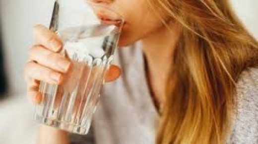 كيف تنام بدون أرق فى فصل الصيف؟.. اشرب الكثير من الماء
