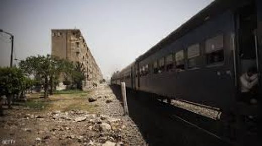 مصر.. الحكم بسجن موظف أجبر راكبين على القفز من القطار