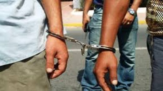 توقيف شخصين للاشتباه في ارتباطهما بشبكة إجرامية تنشط في الاتجار في المخدرات