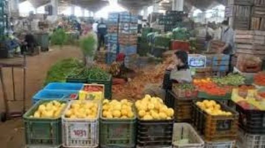 الدار البيضاء .. تجار الخضر والفواكه يدافعون عن أنفسهم ضد تقلبات الأسعار