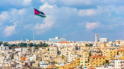 الأردن يغلق المدارس والمساجد والمطاعم والمقاهي لأسبوعين