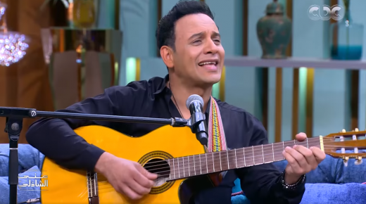 مصطفى قمر يخوض تجربة التيك توك مع ابنه تيام لأول مرة ببرنامج معكم