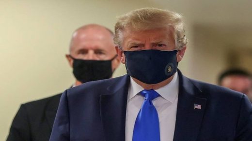 U.S. President Donald Trump wears a mask while visiting Walter Reed National Military Medical Center in Bethesda, Maryland, U.S., July 11, 2020. REUTERS/Tasos Katopodis TPX IMAGES OF THE DAY