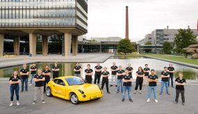 Elektrische auto Luca van TU/ecomotive, een studententeam van de Technische Universiteit Eindhoven. Bijzonder aan dit prototype zijn de gebruikte materialen. Het chassis is een composiet met lagen vlas geïmpregneerd met oceaanplastic verstevigd door een honingraatstructuur van recycled PET. De stoelen zijn gemaakt van kokosnootvezel en paardenhaar en bekleed met een stof van recycled PET. foto: Bart van Overbeeke