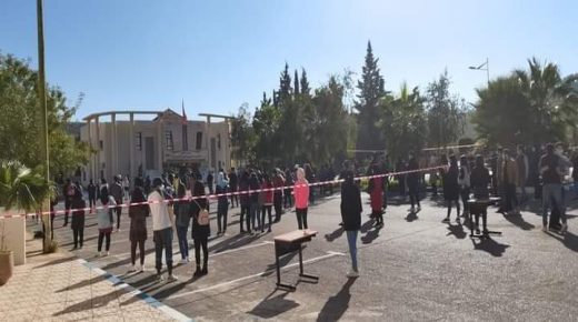 طلبة المدرسة الوطنية للعلوم التطبيقية على المستوى الوطني يحتجون على قرارت الوزارة الوصية