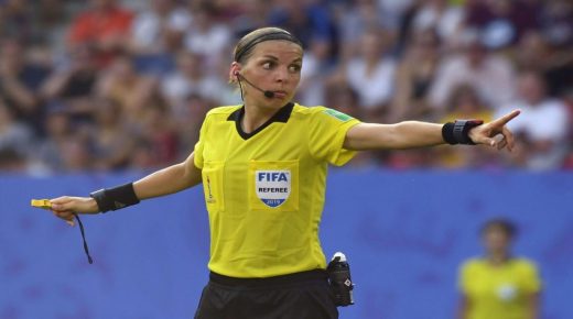 تعيين أول امرأة لتحكيم مباراة رجال في دوري أبطال أوروبا