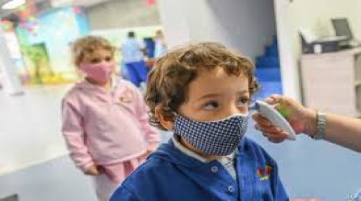 إجراءات التخفيف تساعد على الحد من تداعيات الجائحة لدى الأطفال