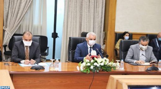 السيد آيت الطالب يعلن قرب إطلاق حملة تواصلية بشأن عملية التلقيح ضد كوفيد-19