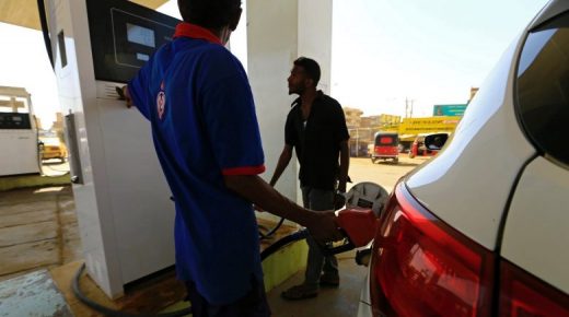 السودان يخفض أسعار البنزين والديزل