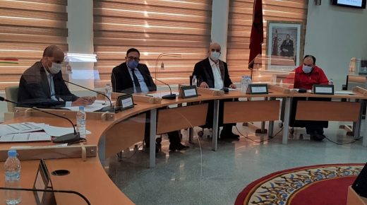 مجلس عمالة وجدة يصادق بإجماع على الميزانية ويصدر بيانا يساند فيه قرارات الملك بالصحراء المغربية