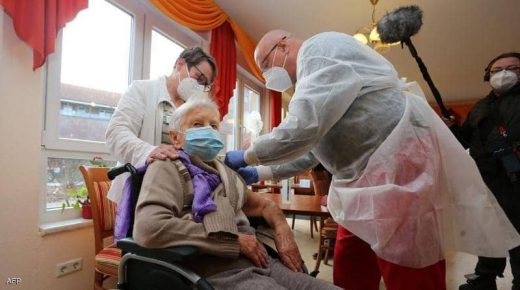 أول من تلقى اللقاح بألمانيا.. عجوز عمرها أكثر من 100 سنة