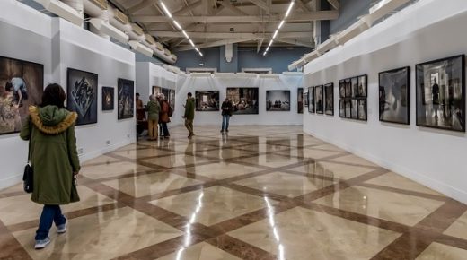 “مشهد في مراكش حوالي عام 1935” للفنان البريطاني التشكيلي تشرشل في المزاد العلني