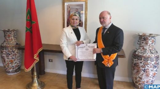 تسليم الوسام العلوي من درجة ضابط كبير لسفير الشيلي السابق بالمغرب