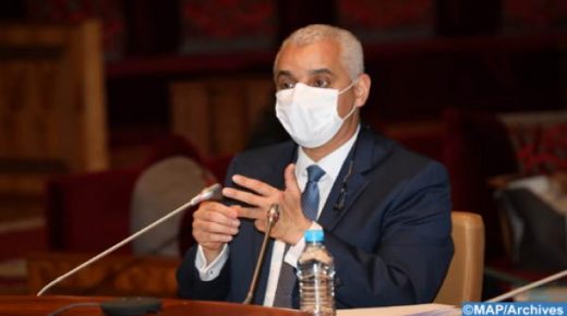 وزير يدعو المواطنين إلى الإقبال بكثافة على التلقيح لتحقيق مناعة جماعية