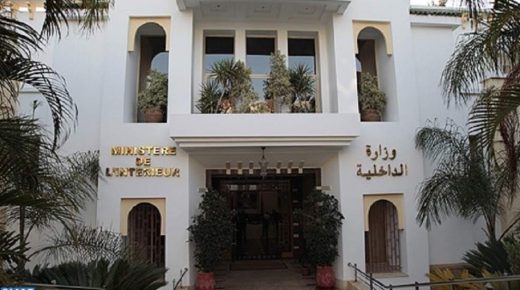 وزارة الداخلية تندد بالادعاءات المغرضة والتصريحات غير المسؤولة الصادرة في حق مؤسسات أمنية وطنية وتحتفظ بحقها في اللجوء إلى القضاء في هذا الشأن