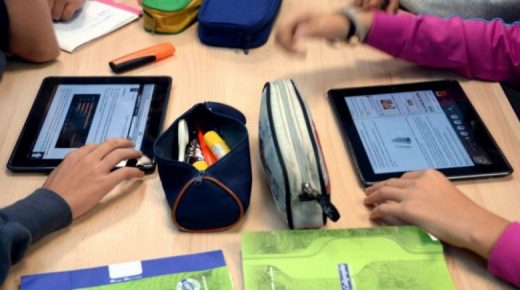 أكاديمية الرباط توزع لوحات رقمية على تلاميذ العالم القروي تفعيلا لمشروع تعزيز قيم التسامح والمواطنة