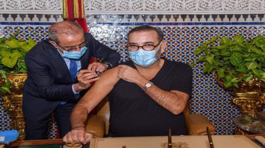 جلالة الملك يطلق حملة التلقيح ضد “كورونا” من فاس