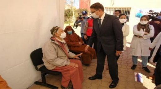 عامل إقليم الحوز يشرف على عملية التلقيح بالإقليم