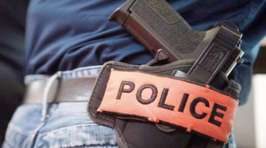 ضابط شرطة يضطر لاستعمال سلاحه الوظيفي لتوقيف أشخاص عرضوا المواطنين للخطر