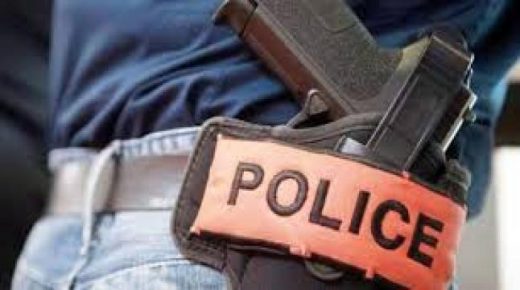 مفتش شرطة يضطر لاستعمال سلاحه الوظيفي لتوقيف أربعة أشخاص عرضوا عناصر الشرطة لاعتداء جدي وخطير