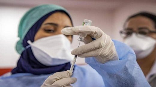 عد التوصل بدفعة ثالثة من اللقاح المضاد، توسيع الاستفادة من عملية التلقيح لتشمل الفئات العمرية 65 سنة فما فوق