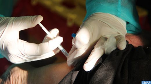 توسيع الاستفادة من عملية التلقيح الوطنية لتشمل المواطنات والمواطنين ما بين 60 و64 سنة، والحاملين لأمراض مزمنة