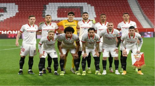 إشبيلية يضع قدما في نهائي كأس الملك بثنائية أمام برشلونة