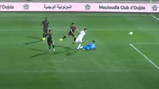 هزيمة أخرى لفريق مولودية وجدة بميدانه أمام الجيش.. المرتبة الأخيرة إلى إشعار آخر