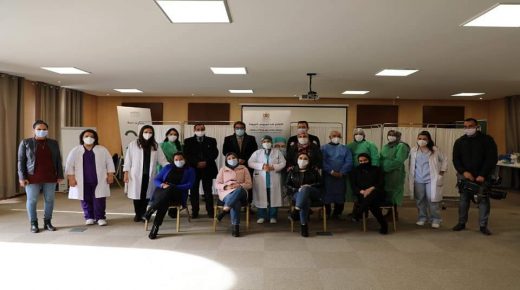 اطر و موظفيي جامعة الاخوين باقليم افران يتلقون اولى جرعات لقاح كوفيد 19