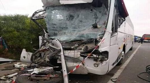 في اليوم الوطني للسلامة الطرقية..حادثة سير مميتة اصطدام بين حافلة وشاحنة بإقليم برشيد