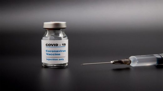 السلطات المحلية بإقليم شيشاوة تفتح تحقيقا بشأن استفادة شخص من جرعتين من اللقاح في نفس اليوم