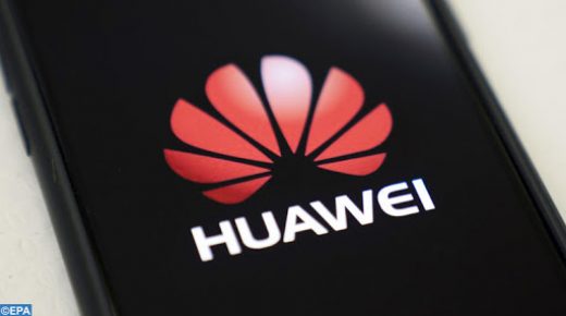 epa08547654 A Hauwei logo shown on a mobile phone in London, Britain, 15 July 2020. According to news reports, the Chinese government is 'strongly opposed' to the British governments decision to exclude leading Chinese technology company Huawei from involvement in Britain's future 5G telecoms networks. EPA-EFE/WILL OLIVER