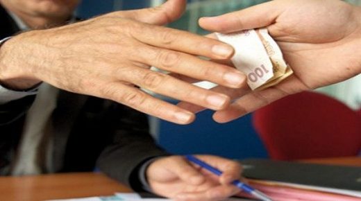 قلعة السراغنة.. فتح بحث قضائي للاشتباه في تورط موظفي شرطة في قضية تتعلق بالرشوة