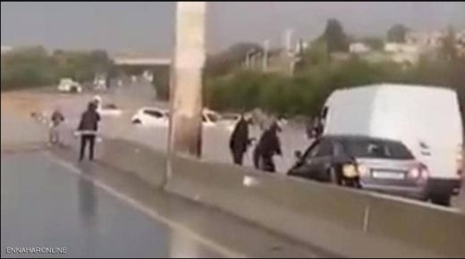 فيضانات الجزائر.. 6 قتلى وفيديو “للسيارات العائمة”