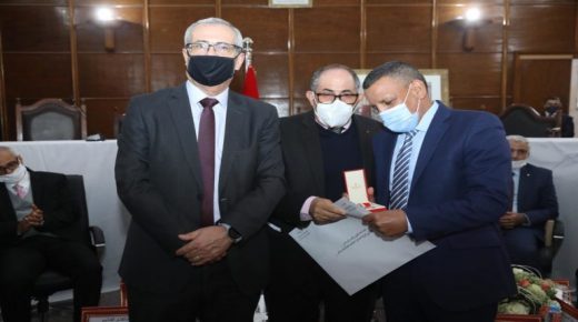 وزير العدل يترأس حفل تسليم أوسمة ملكية لموظفي هيئة كتابة الضبط بمراكش