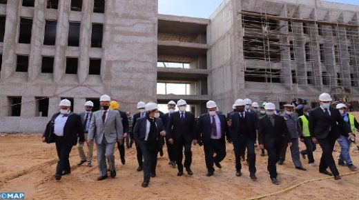 كلية الطب بالعيون ستفتح أبوابها خلال “الدخول الجامعي المقبل”